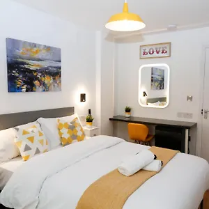 Séjour chez l'habitant New Luxury In The Heart Of Next To Shops, Cafes, Bars & Metro With Shared Bathrooms, Londres